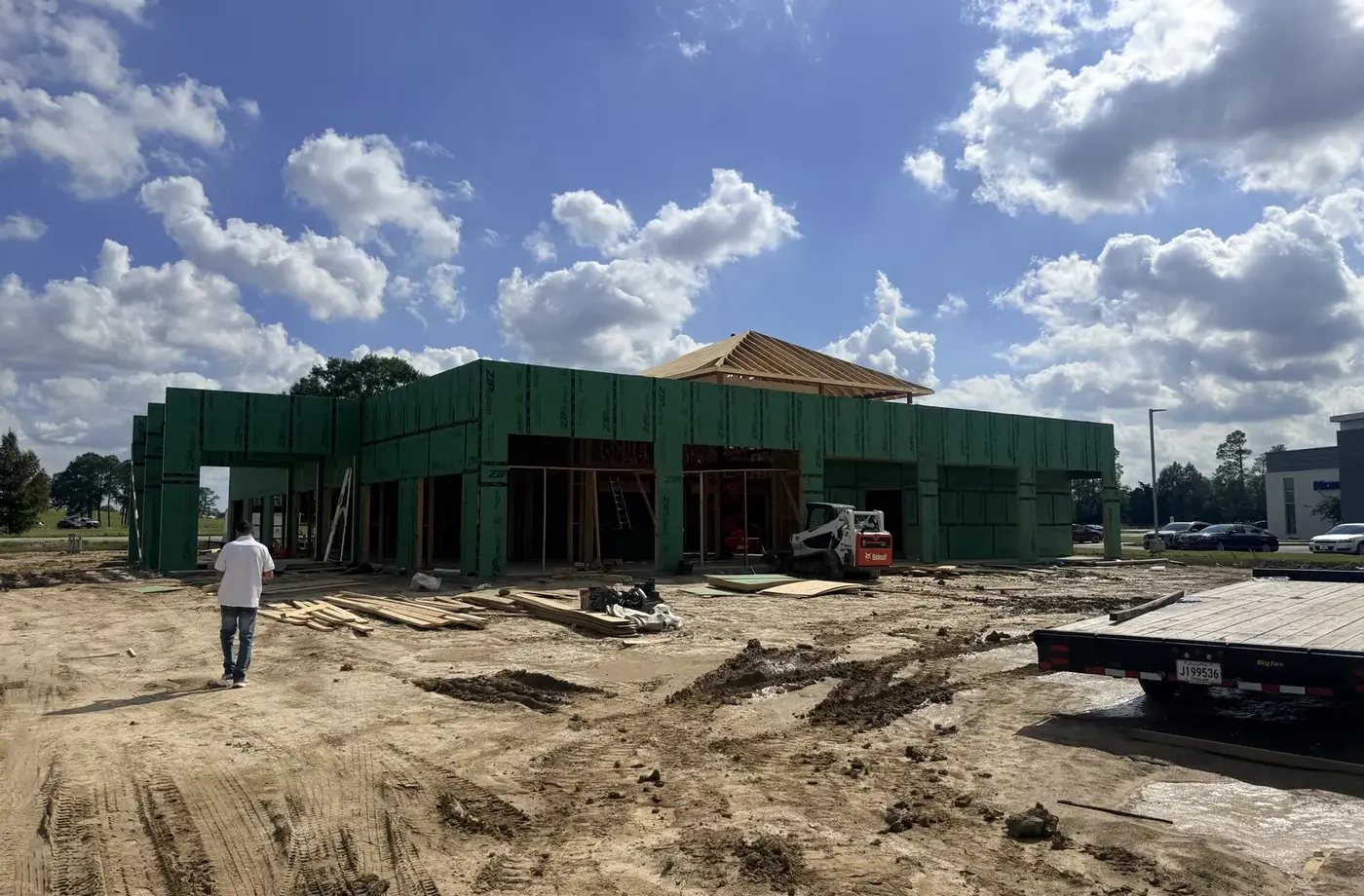 Restaurante mexicano en construcción en Louisiana, antes de los muebles de MF Imports