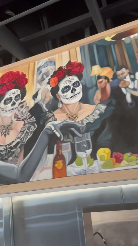 Mural y ambientación real en un restaurante equipado