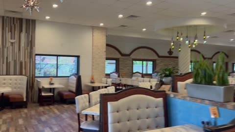 Interior real de restaurante equipado con booths y mesas MF Imports