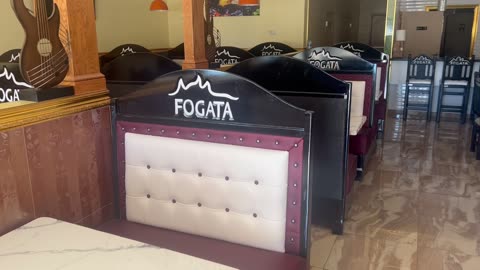 Booths fabricados a medida e instalados en un restaurante