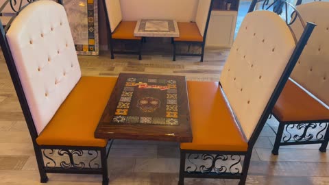 Detalle real de booth, tapizado y mesa para restaurante