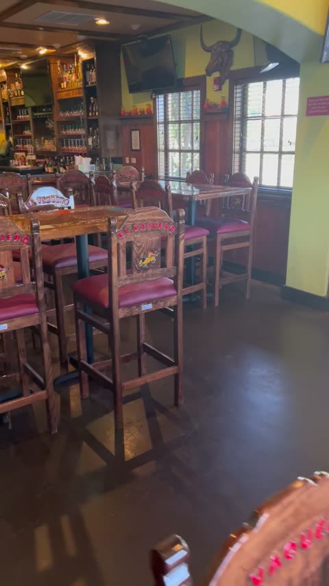 Comedor real con mobiliario para restaurante mexicano